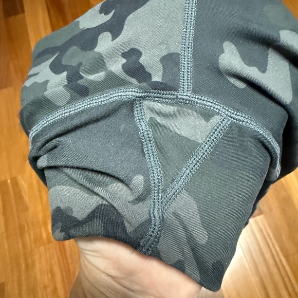 Zyia Women’s Leggings Set - Burgundy and Black Camouflage - Picture 4 of 4